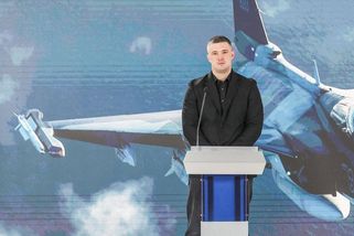 Zprávy z bojiště: Marný boj? Odvolaný ministr se pustil do sporu s generály - Seznam Zprávy